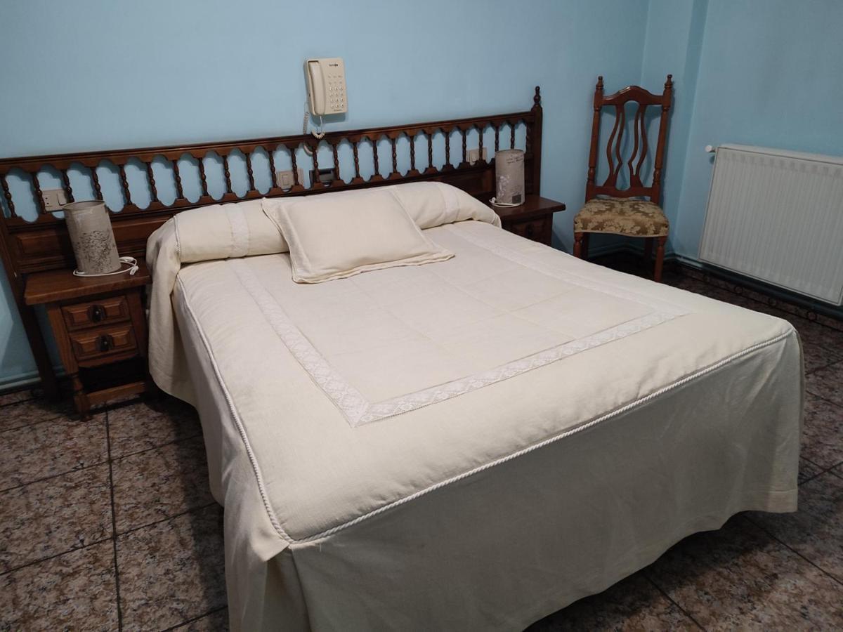 Pension - Restaurante Vilaboa Boveda  ภายนอก รูปภาพ