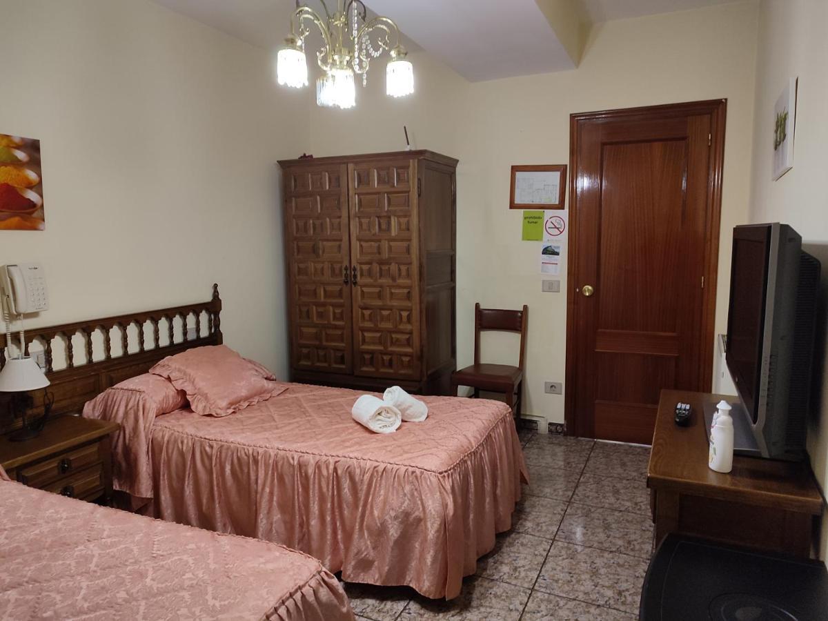 Pension - Restaurante Vilaboa Boveda  ภายนอก รูปภาพ
