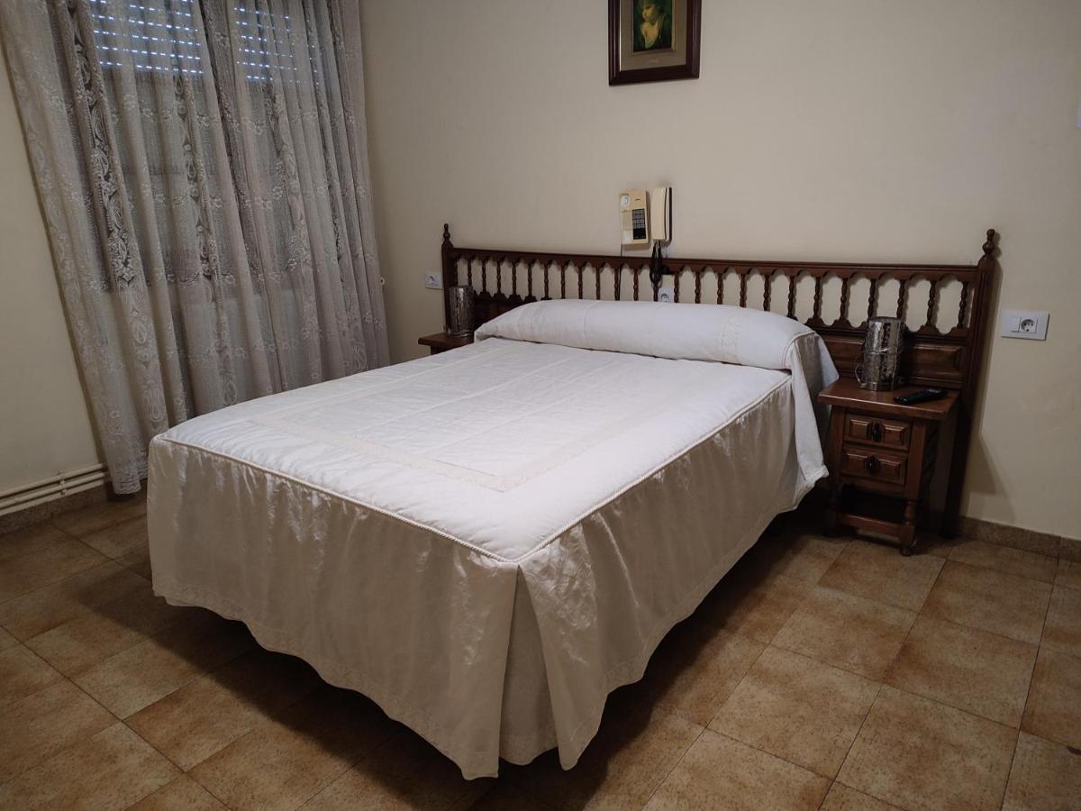 Pension - Restaurante Vilaboa Boveda  ภายนอก รูปภาพ