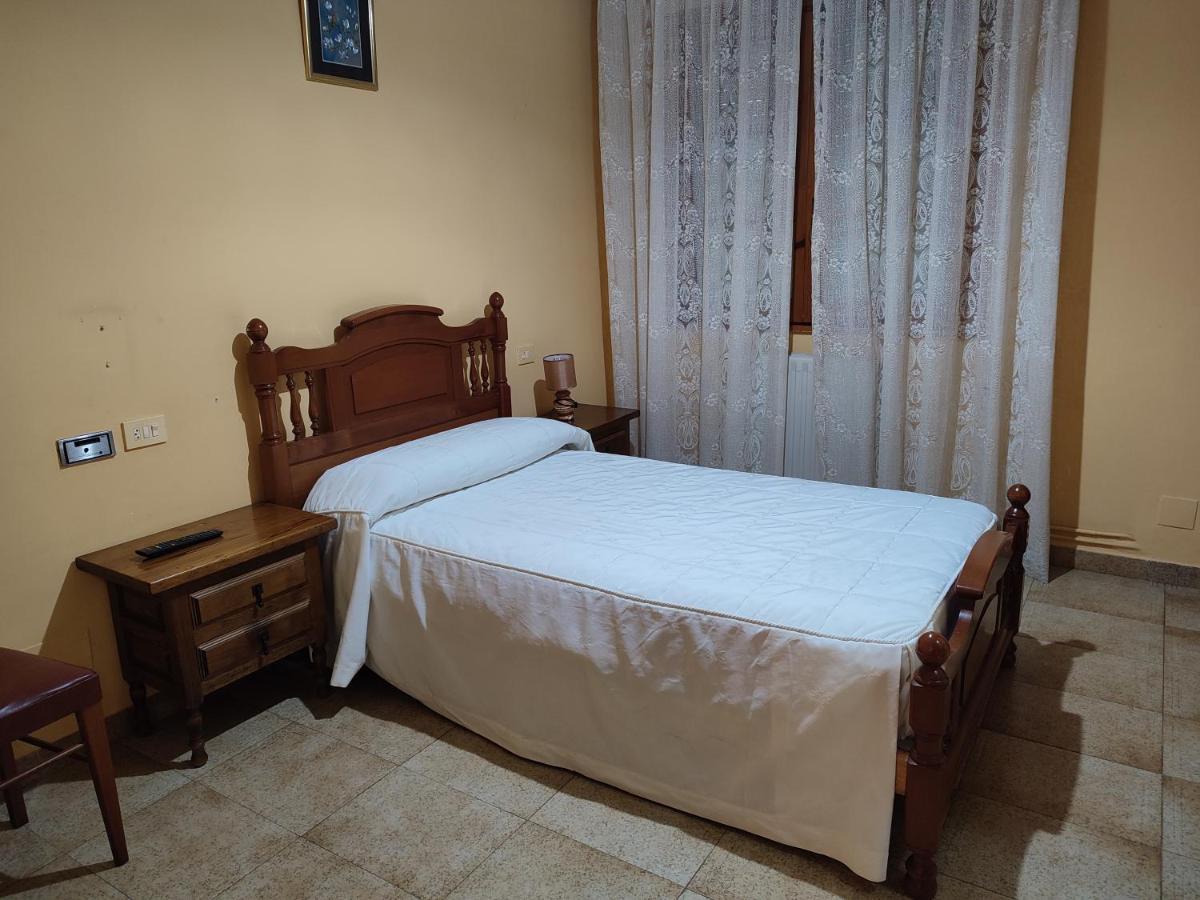 Pension - Restaurante Vilaboa Boveda  ภายนอก รูปภาพ